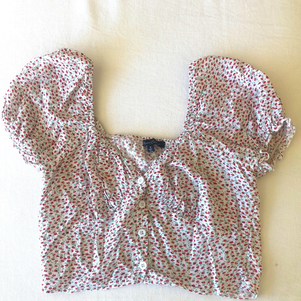 Paper Closet Cropped Buttoned Flowered Shirt.
